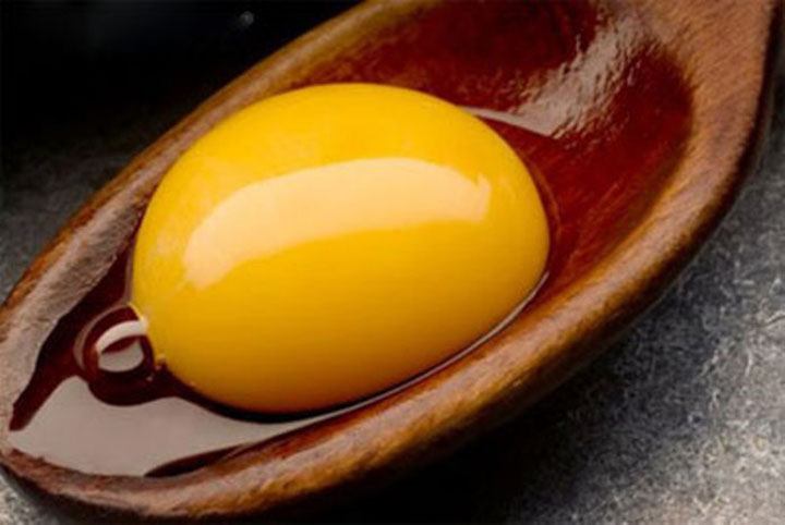 Trứng gà ngâm mật ong - Dáng gọn, eo thon, da láng mịn
